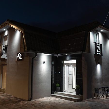 J&S Apartments Nis Luaran gambar
