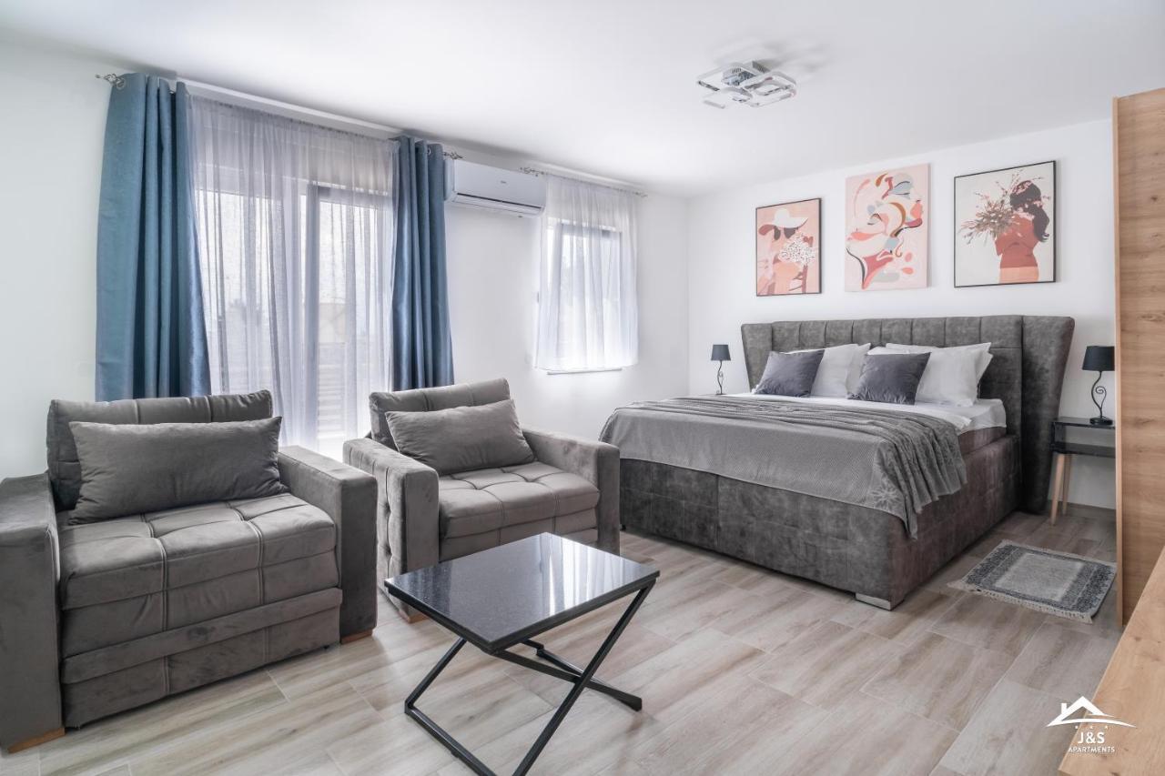 J&S Apartments Nis Luaran gambar