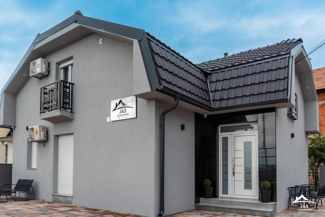 J&S Apartments Nis Luaran gambar