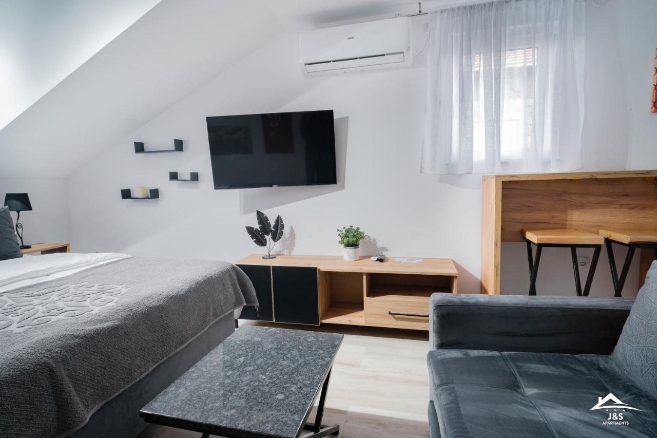 J&S Apartments Nis Luaran gambar