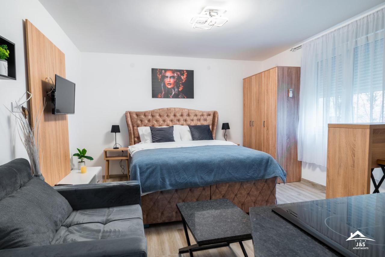 J&S Apartments Nis Luaran gambar